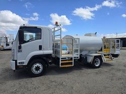 2016 Isuzu Fsr 850 4000L Diesel Tanker White