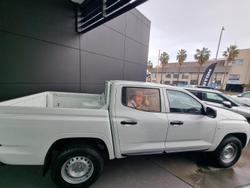 2024 Mitsubishi
Triton GLX