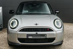 2024 MINI
Cooper S Favoured