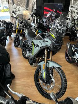 2025 CFMOTO
                450MT 