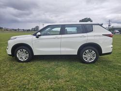 2024 Mitsubishi Outlander PHEV ES