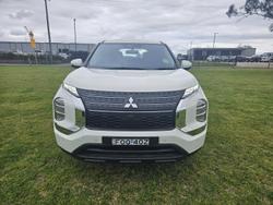 2024 Mitsubishi
Outlander PHEV ES