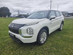 2024 Mitsubishi
Outlander PHEV ES