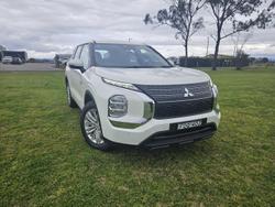 2024 Mitsubishi
Outlander PHEV ES