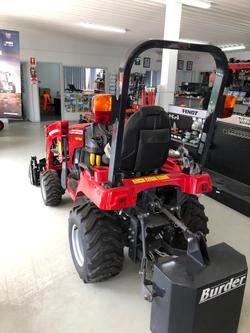 0 Massey Ferguson Gc1723e Compact Tractor 4In1 Bkt - 1X In Stock RED