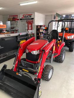 Massey Ferguson GC1723E Compact Tractor 4IN1 BKT - 1X IN Stock