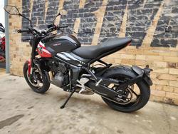 2025 TRIUMPH TRIDENT 660 ROAD RED
