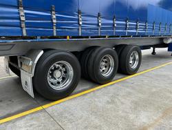 2009 Krueger
                St3 24 Pallet Sd Refrigerated Curtain Sider 