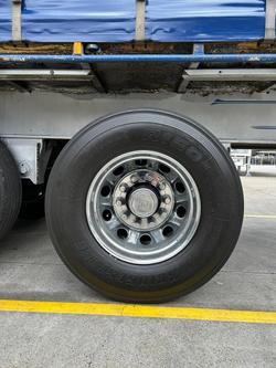 2009 Krueger St3 24 Pallet Sd Refrigerated Curtain Sider