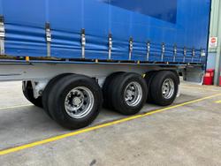 2009 Krueger St3 24 Pallet Sd Refrigerated Curtain Sider