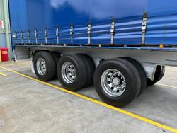 2009 Krueger St3 24 Pallet Sd Refrigerated Curtain Sider