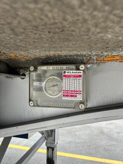 2009 Krueger St3 24 Pallet Sd Refrigerated Curtain Sider