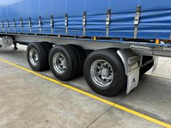 2009 Krueger St3 24 Pallet Sd Refrigerated Curtain Sider