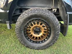 2023 Ford
                F-150 Lariat