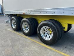 2016 Maxitrans 34 Pallet -18 High Cube Reefer, Roller Door, Tail Gate Yellow