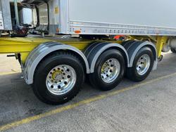 2016 Maxitrans 34 Pallet -18 High Cube Reefer, Roller Door, Tail Gate Yellow