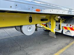 2016 Maxitrans 34 Pallet -18 High Cube Reefer, Roller Door, Tail Gate Yellow