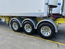 2016 Maxitrans 34 Pallet -18 High Cube Reefer, Roller Door, Tail Gate Yellow