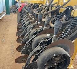 0 SERAFIN ULTISOW 6M 32 ROW RIGID LINKAGE BAR USED YELLOW