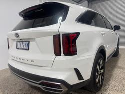 2021 Kia
                Sorento Sport
