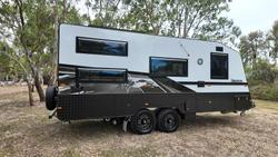 2025 Newlands Family Tourister 600