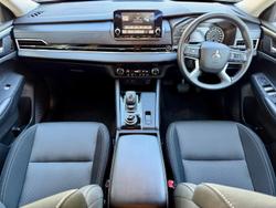 2024 Mitsubishi
Outlander ES