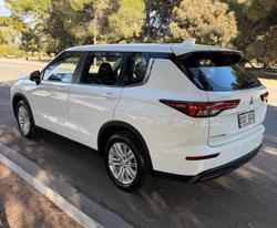 2024 Mitsubishi
Outlander ES
