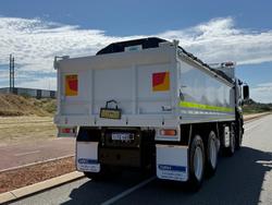 2026 Isuzu F Series FYH 320-255 AT R58 WHITE