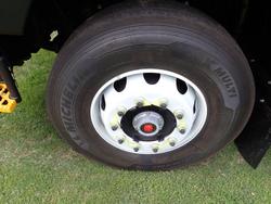 2026 Isuzu F Series FYH 320-255 AT R58 WHITE