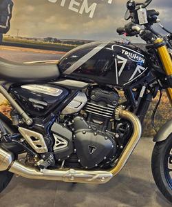 2025 Triumph Speed 400 Speed Four Black