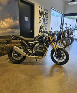 2025 Triumph Speed 400 Speed Four Black