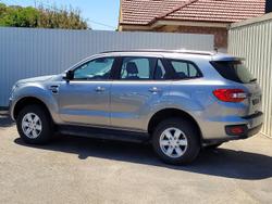 2021 Ford
Everest Ambiente