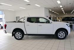 2021 Nissan
Navara ST
