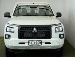 2024 Mitsubishi
Triton GLX