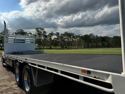 2004 Kenworth
T401, Cat C12, 18Sp Manual