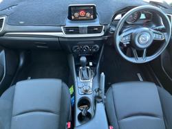 2018 Mazda 3 Neo Sport