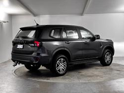 2024 Ford
Everest Ambiente