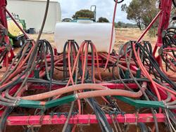 VADERSTAD Seed Hawk SH6010 60 Seeding Bar with liquid tank