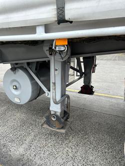 2005 Maxitrans St3 34 Pallet Refrigerated B Double