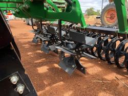Great Plains
Max Chisel MC5315 19 Vertical Tillage