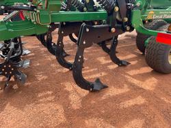 Great Plains
Max Chisel MC5315 19 Vertical Tillage