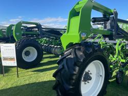 2024 Boss
40' Bridge-Frame Planter