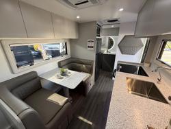 2025 Platinum 196 Cxr Cafe Dinette