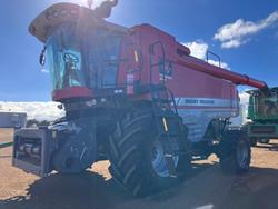 2013 Massey Ferguson
9560 Header And 2015 40 Foot 9255 Dynaflex Front