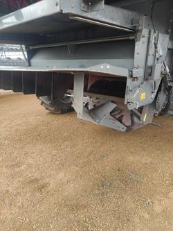 2013 Massey Ferguson
9560 Header And 2015 40 Foot 9255 Dynaflex Front