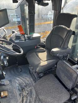 2013 Rogator 1300 Self-Propelled Sprayer