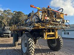 2013 Rogator 1300 Self-Propelled Sprayer
