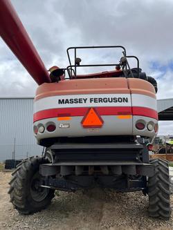 Massey Ferguson
                9895 Harvester