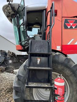 Massey Ferguson
9895 Harvester