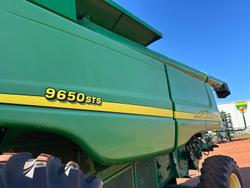 John Deere
                9650 Sts Combine Harvester